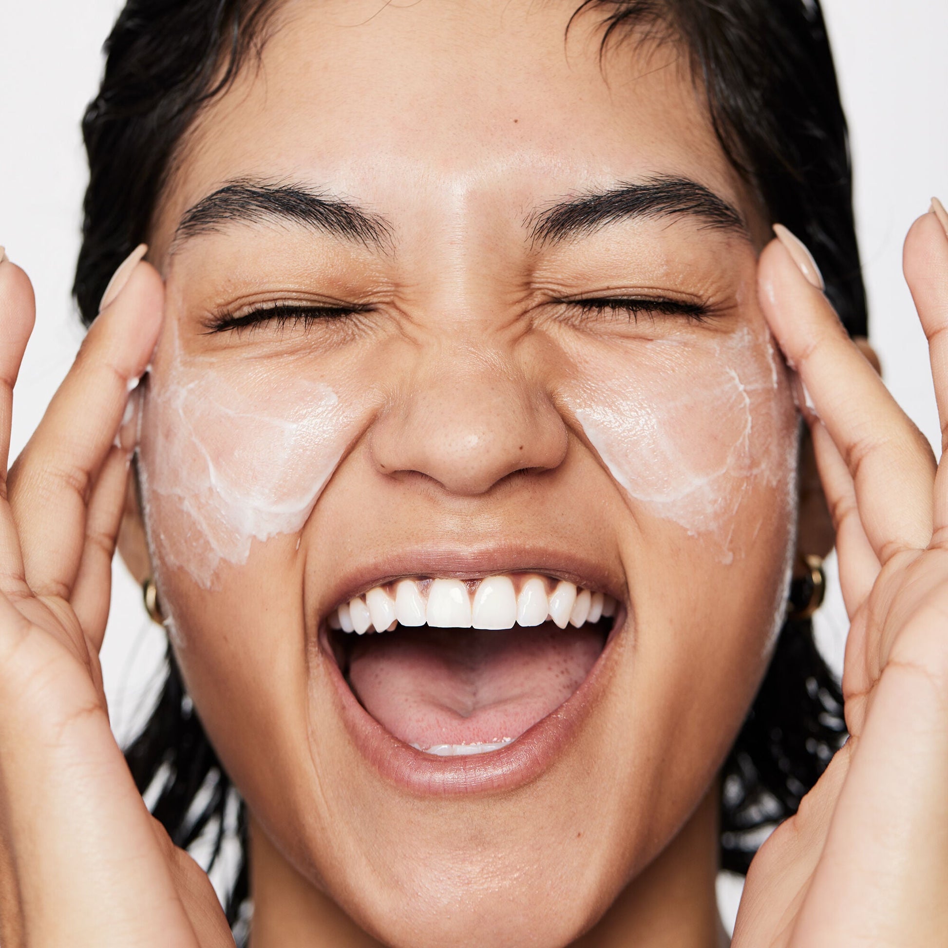 pure-skin-moisturizer-a8 040822_Model_Pure-Moisturizer_200_RT2-V1_RGB040822_Model_Pure-Moisturizer_200_RT2-V1_V1_IGF.jpg