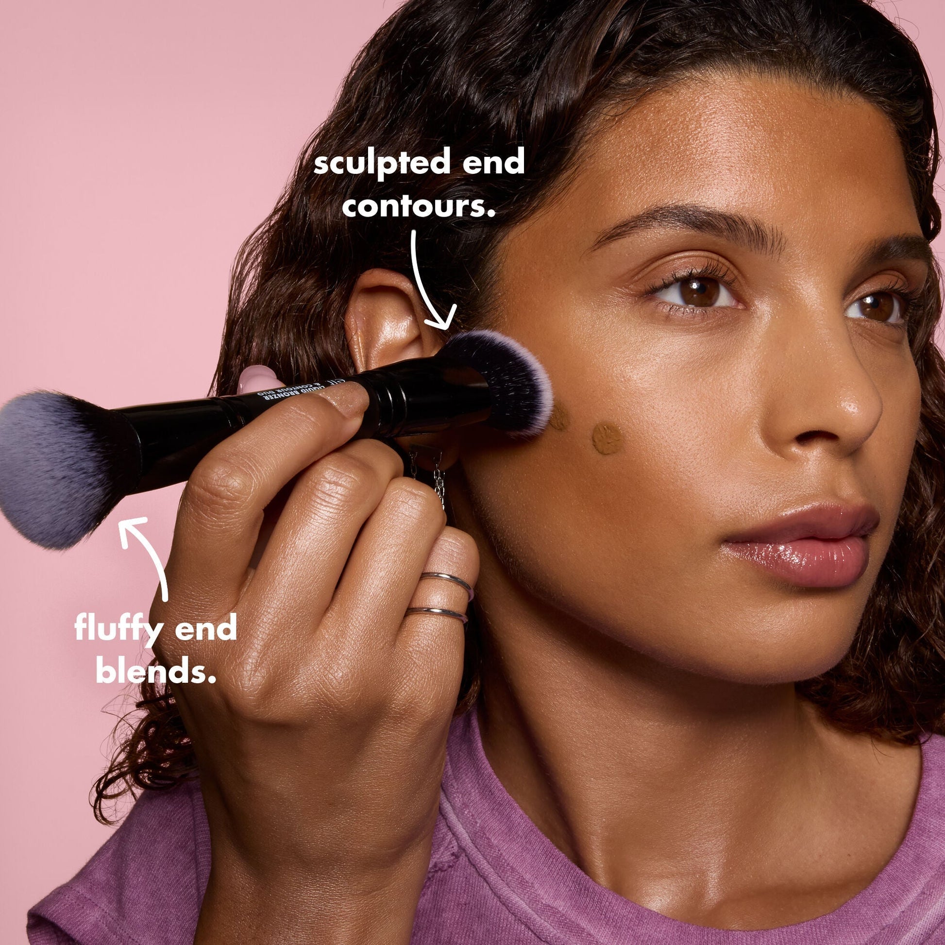 liquid-bronzer-and-contour-duo-brush-r4 0426_EDU_LiquidBronzer_ContourDuoBrush_BenefitModel.jpg