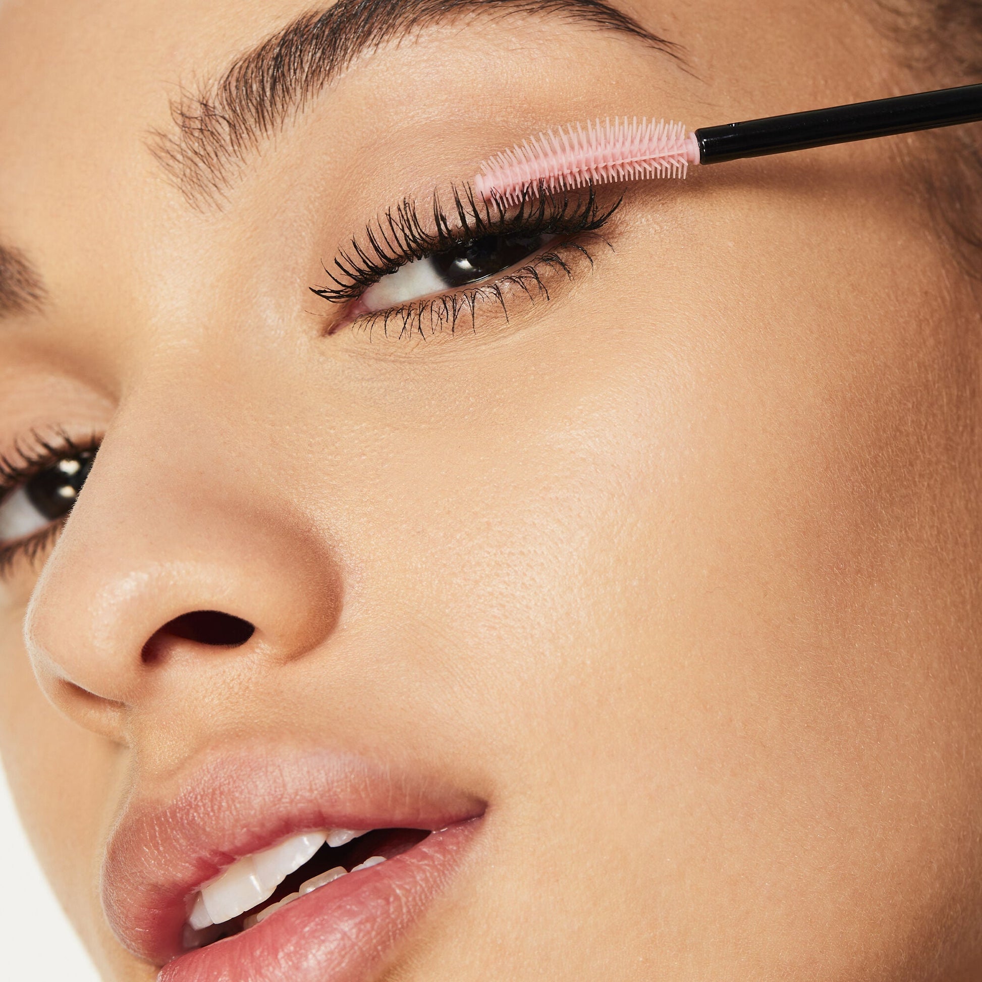 lash-n-roll-mascara-i7 052322_Adriana_LashRoll-After-Black_069_IGF_V2.jpg