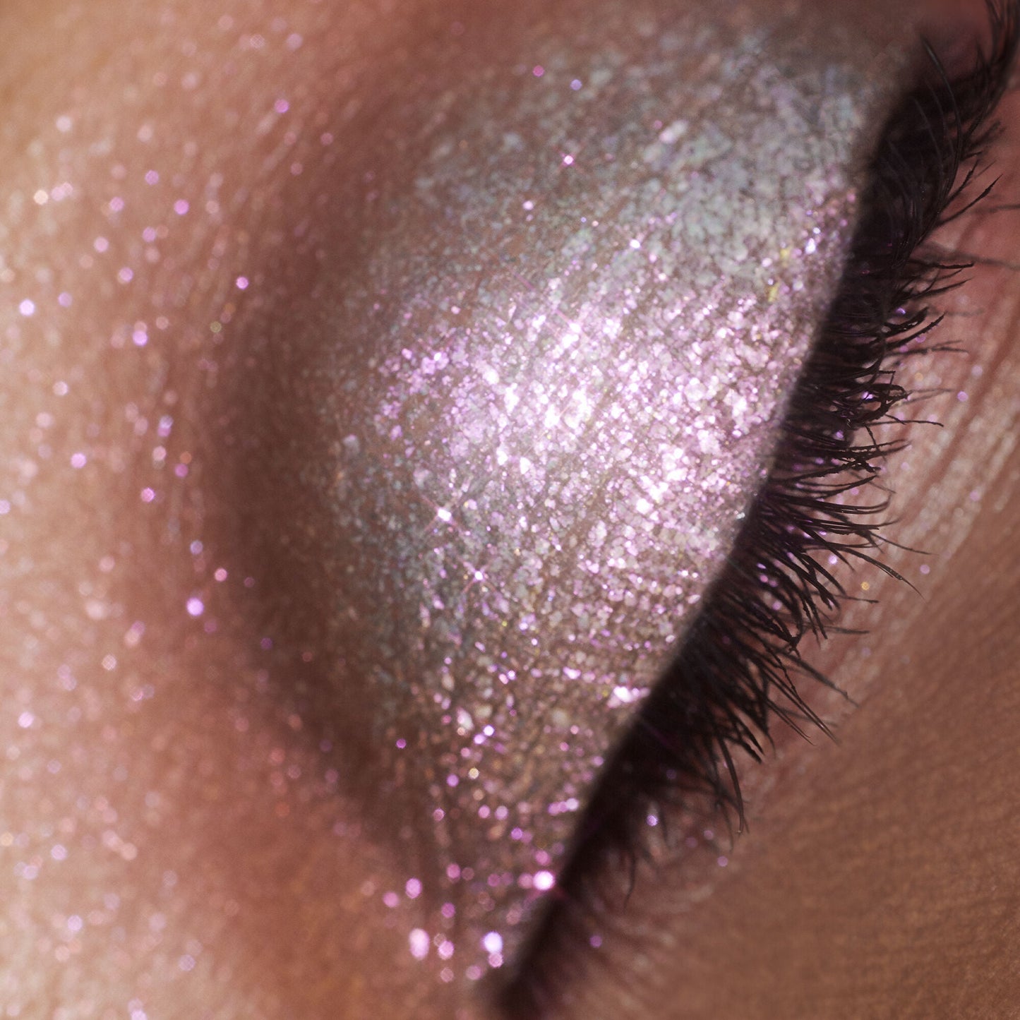 duochrome-liquid-eyeshadow-q2 061223_Chi_SparkPink_0022_FINAL_RGB_IGF.jpg