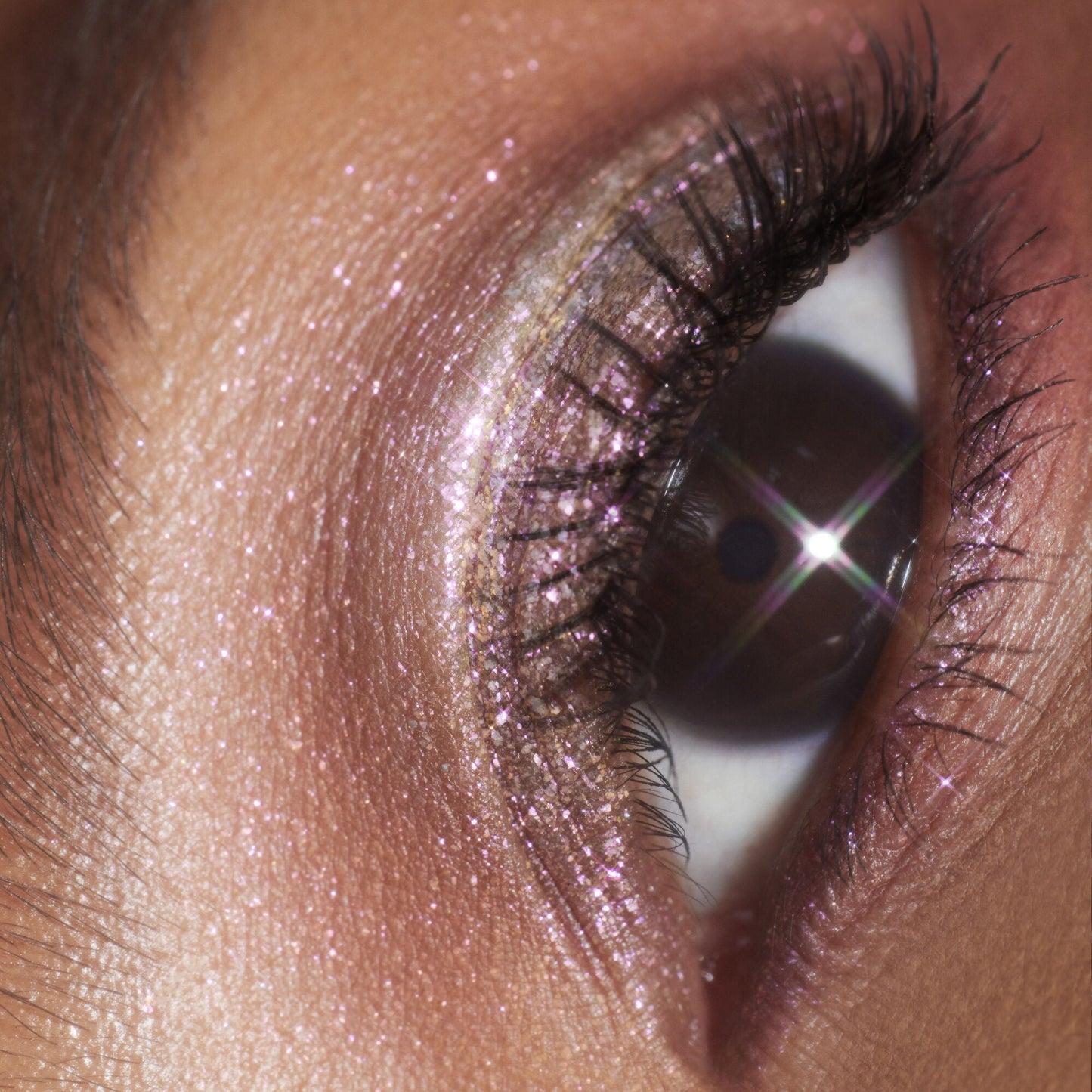 duochrome-liquid-eyeshadow-q2 061223_Chi_SparkPink_0023_FINAL_RGB_IGF.jpg