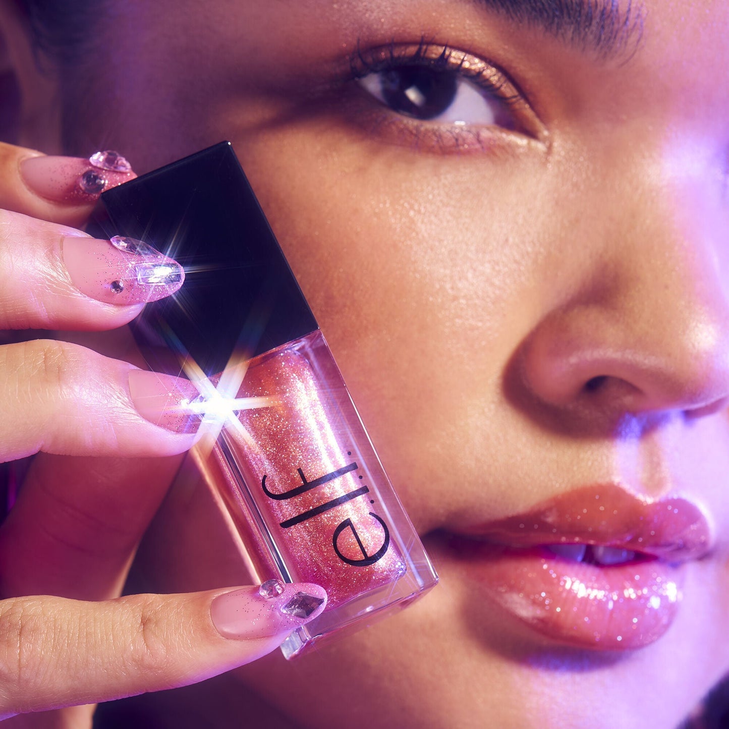 glow-reviver-plumping-lip-oil-b5 072225_Breanna_LipPlump_0391_2000x2000_0613e084-a418-44f9-b40d-c461b7a4b6db.jpg