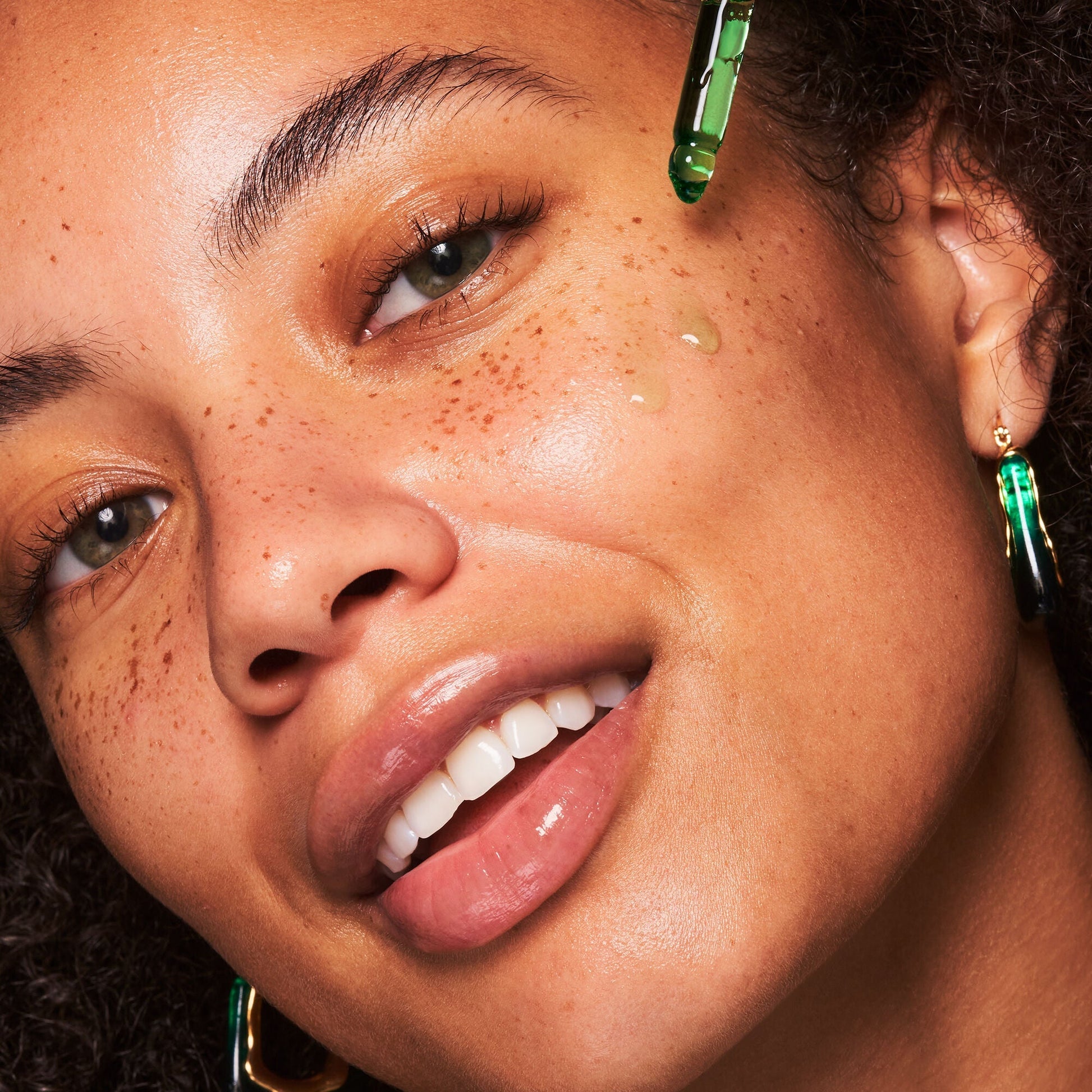 plz-clarify-facial-oil-o5 100924_SKIN_Drew_PlzC_App_005_v1_RGB_IGF.jpg