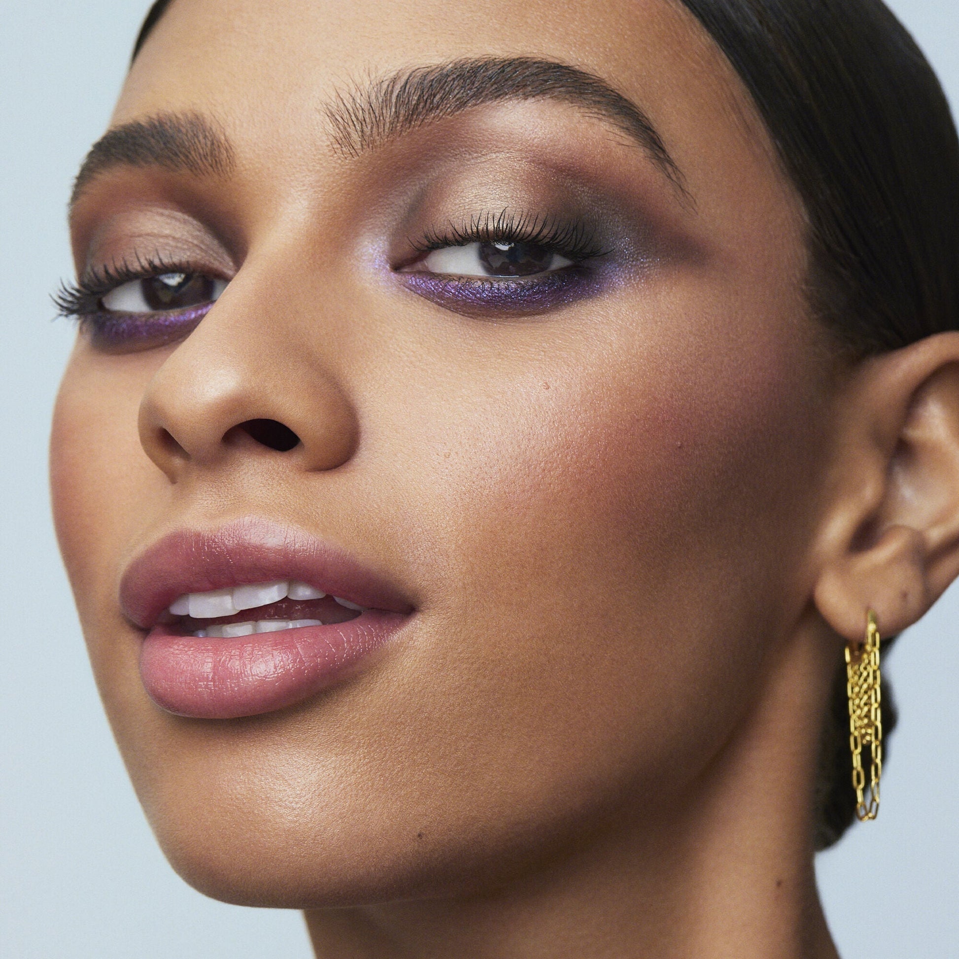 perfect-10-eyeshadow-palette-p2 110722_Adriana_10pcEyeshadow_2060_IGF.jpg